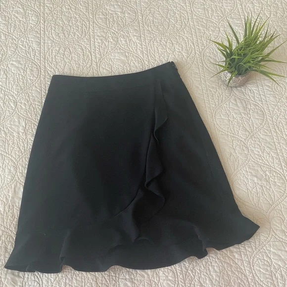 Women’s LOFT Black Ruffled Mini Skirt - size 0 - Picture 6 of 12
